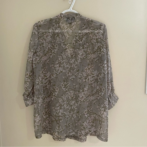 REQUEST Chiffon Floral 3/4 Length Button Down Tunic Shirt, Size XS Greenish Grey - Picture 2 of 10